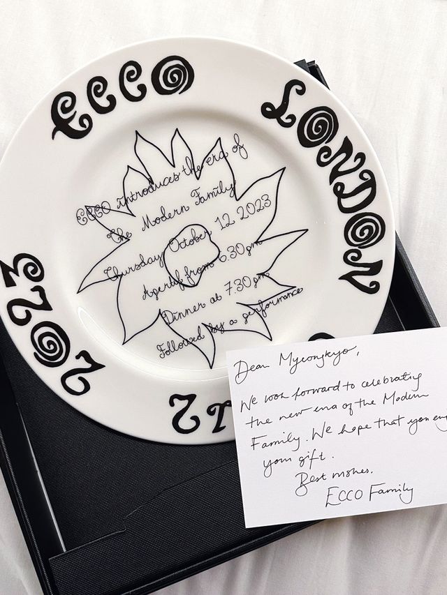 인비테이션마저 예술 작품을 보는 듯한 멋진 플레이트