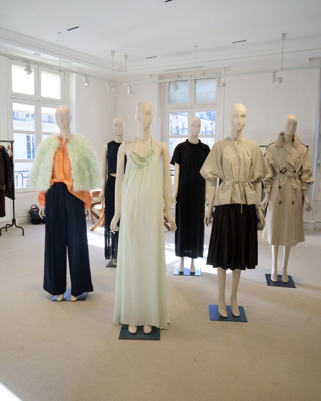 파리에서 열린 이브살로몬 2025 봄-여름 컬렉션 프레젠테이션 현장