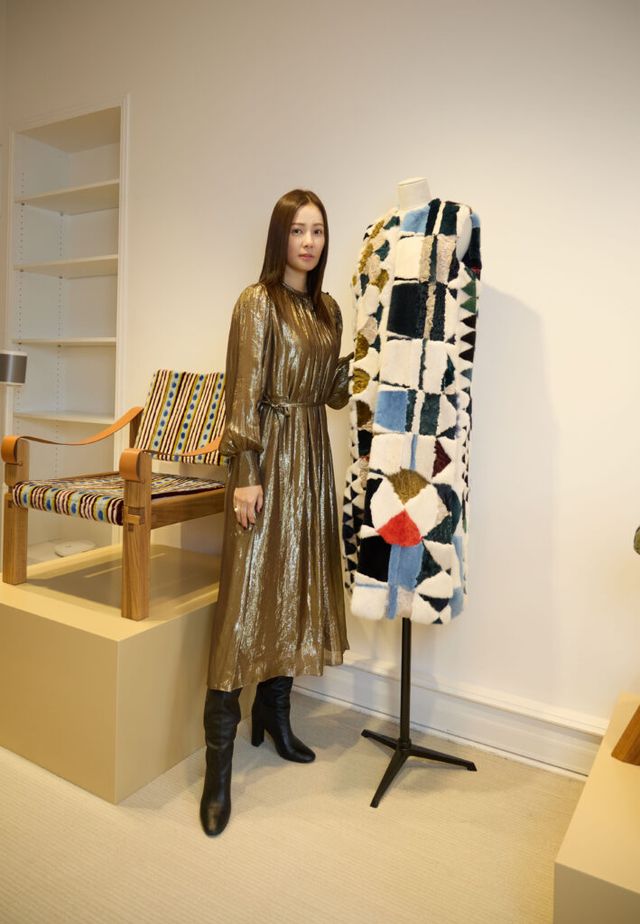 이브살로몬 2025 봄-여름 컬렉션 프레젠테이션 현장을 찾은 배우 손태영 