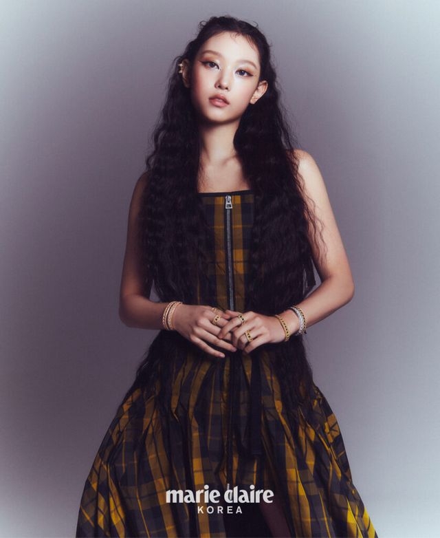 “아름다운 건 결국 눈에 보이지 않는, 말로 설명하기 어려운 것들이 아닐까요?” 나를 들여다보고 또 드러내기를 반복할 뉴진스 해린이 디올과 함께한, 이토록 반짝이는 찰나. 