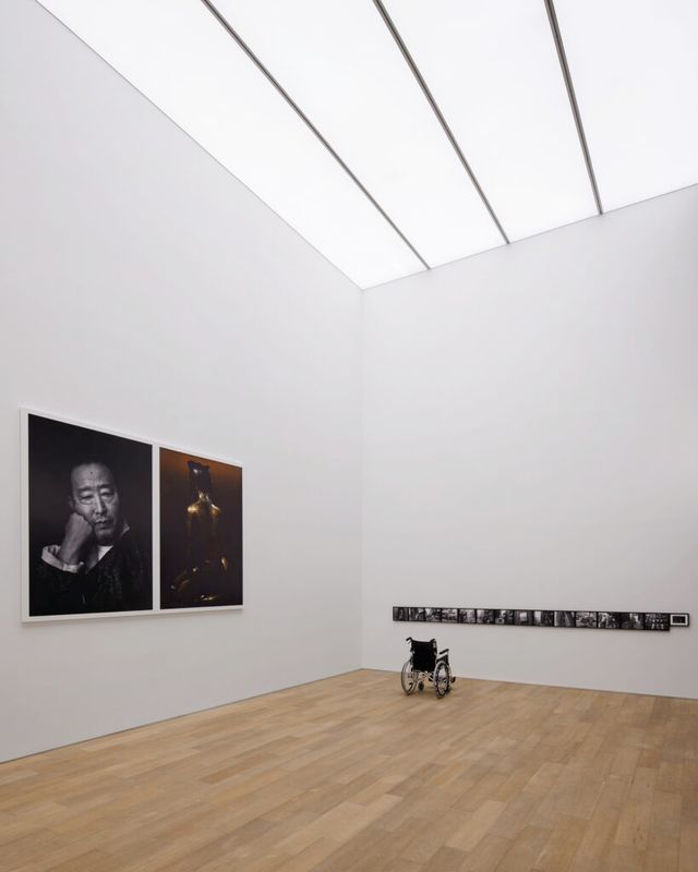 구찌 사진전 '두 개의 이야기'의 미디어 아티스트 백남준 스팟