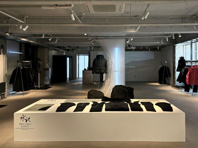 데상트 얼터레인 EQL 성수 팝업