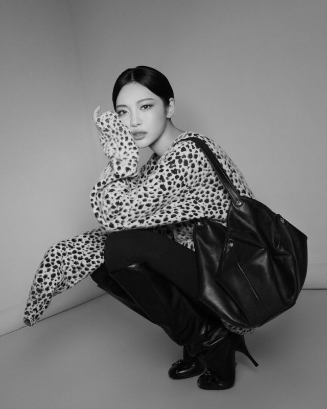 닝닝과 함께하는 베르사체의 홀리데이 캠페인, 신제품 ‘태그 백’과 ‘2024 홀리데이 컬렉션’ 공개