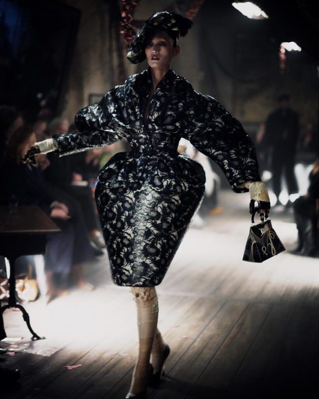 메종 마르지엘라를 떠나는 존 갈리아노