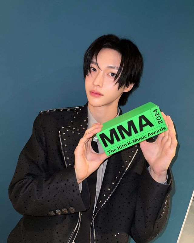 라이즈가 MMA 2024에서 착용한 웰던의 커스텀 의상