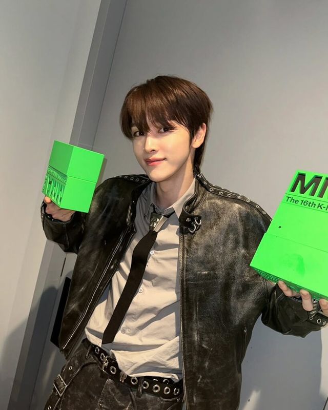 라이즈가 MMA 2024에서 착용한 웰던의 커스텀 의상