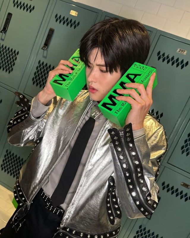 라이즈가 MMA 2024에서 착용한 웰던의 커스텀 의상