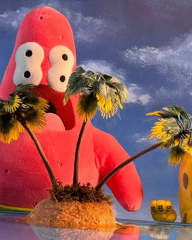 유니클로와 캑터스 플랜트 플리 마켓의 스폰지밥 협업