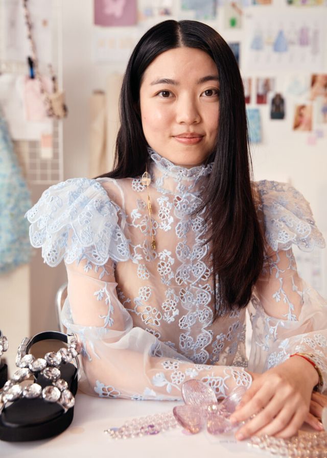 앤아더스토리즈와 콜라보레이션 컬렉션을 출시한 수잔 팡과 이번 컬렉션 제품의 모습