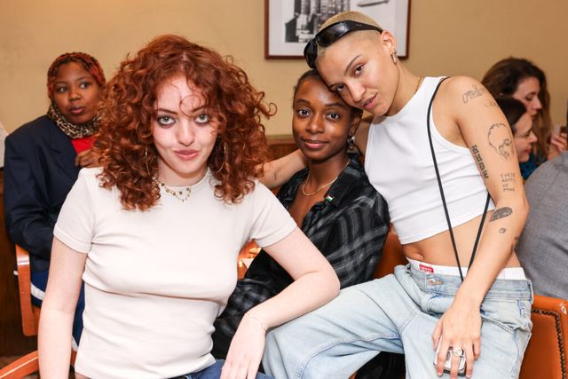 해리스 바에서 열린 버버리 칵테일 파티에 참석한 셀러브리티들의 모습