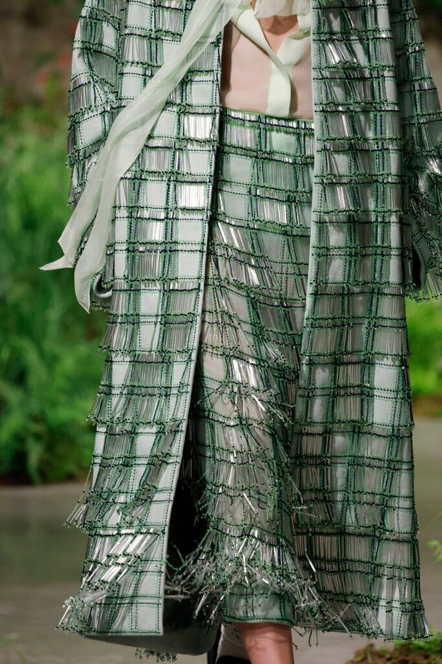 구찌 2025 크루즈 컬렉션 쇼 룩 디테일 컷.