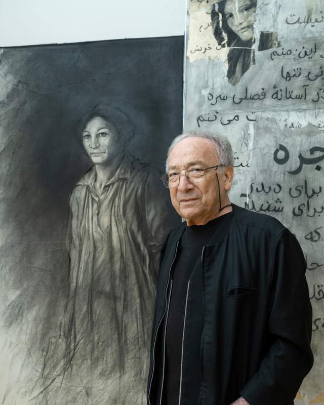 작품 앞에 서 있는 에르네스트 피뇽-에르네스트의 모습