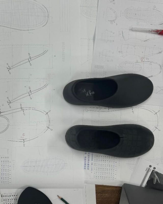 칸예 웨스트 YZY SL-01