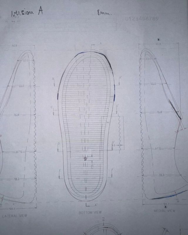 칸예 웨스트 YZY SL-01