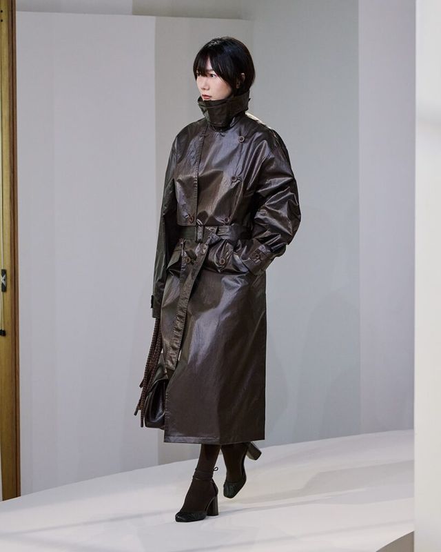 르메르 2025 가을-겨울 컬렉션 런웨이에 등장한 배두나