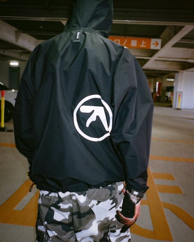 슈프림과 에이펙스 트윈 협업