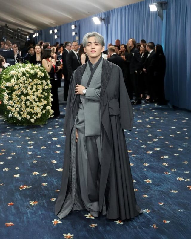 멧 갈라 셀럽 워치 에스쿱스