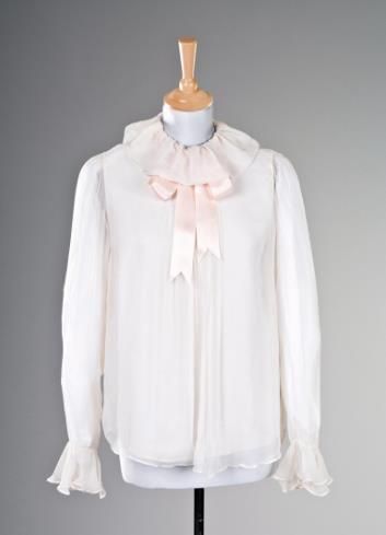 영국 다이애나빈이 1981년 약혼 발표 시 착용한 분홍색 블라우스(사진=연합뉴스)