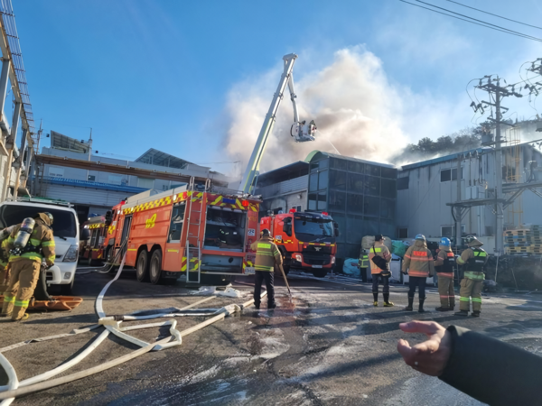 화성 플라스틱 제조공장 화재현장 (사진=경기도소방재난본부)