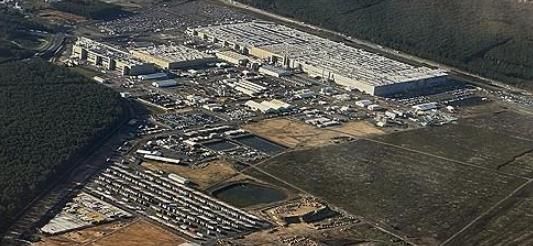 테슬라는 최근 홍해 지역에서 발생한 예멘 후티 반군의 선박 공격으로 인한 부품 부족 문제로 독일 베를린 외곽에 위치한 그륀하이데 공장의 대부분의 자동차 생산을 중단할 예정이라고 밝혔다 (사진=연합뉴스)