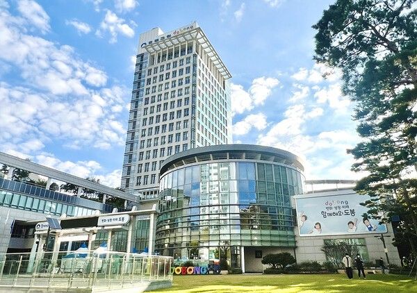 도봉구(구청장 오언석)가 구청 광장을 야외도서관으로 꾸미고 주민을 맞는다고 밝혔다 ⓒ도봉구청