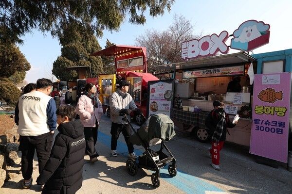 노원구(구청장 오승록)가 겨울철 상권 활성화를 위한 특별 행사로 오는 12월 21일 경춘선 공릉숲길 크리스마스 마켓을 개최한다고 밝혔다 ⓒ노원구청