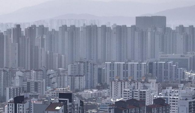 국토교통부는 올해 전국의 아파트 및 기타 주택단지의 공시가격이 평균 1.52% 상승할 것이라고 발표했다.