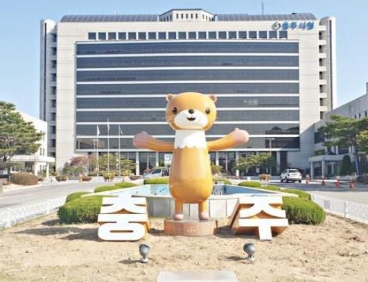 충북 충주시와 강원 원주시가 도 경계를 넘어 협력하여 수돗물 공급의 새 장을 열었다.