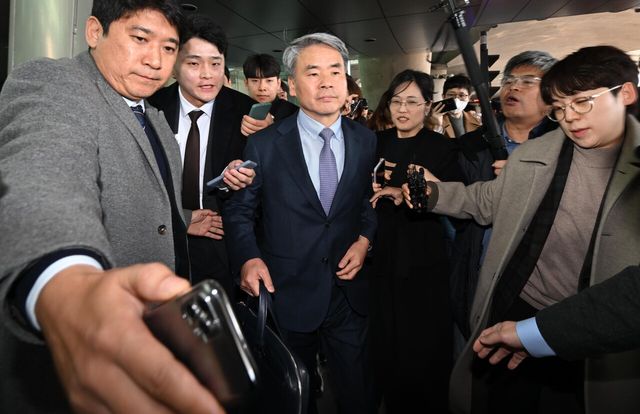 11일만에 귀국한 이종섭 대사