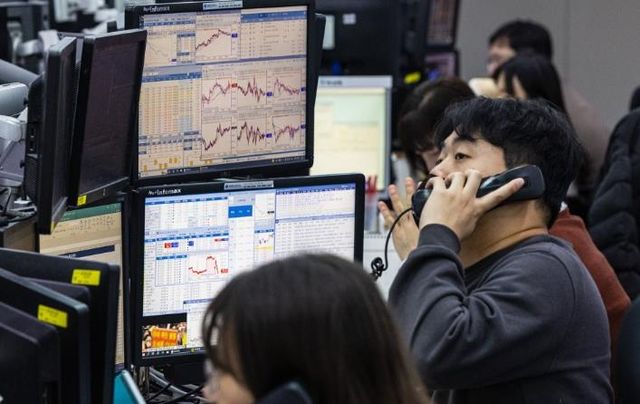 한국 거래소는 30일, 올해 1분기 외국인 투자자들이 주식 시장에서 15.77조 원어치 주식을 순매수한 것으로 나타났다고 밝혔다.