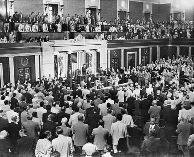 1954년 7월 28일 이승만 대통령이 한미동맹 직후 미 의회 상하 양원 합동 연설을 하고 있다 (사진=이승만기념관)&nbsp;