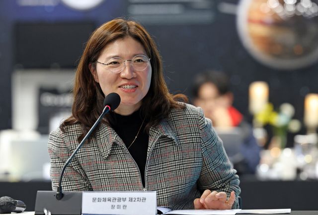 문화체육관광부 장미란 제2차관이 대구시의 젊은이들과 함께 팔공산을 등반한 후 동성로의 양녕시 지역을 방문했다고 밝혔다.