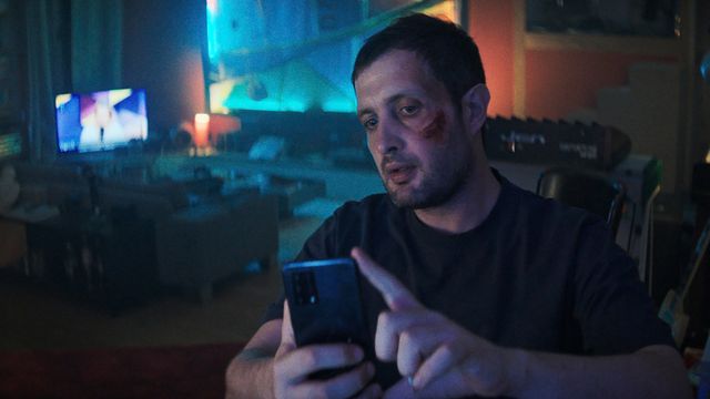 로튼토마토 신선도 지수 93%! 압도적 스릴의 분노 아포칼립스 영화 빈센트: 살인유발자 가 오는 4월 개봉을 확정한 가운데, 심상치 않은 재난을 예고하는 동시에 궁금증을 자극하는 보도스틸 10종을 전격 공개했다.