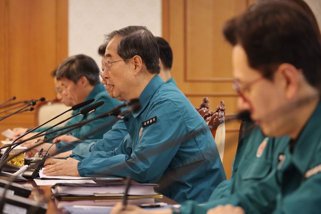 한덕수 국무총리가 10일 서울 종로구 정부서울청사에서 열린 의사집단행동 중앙재난안전대책본부 회의에서 발언하고 있다. ⓒ연합뉴스