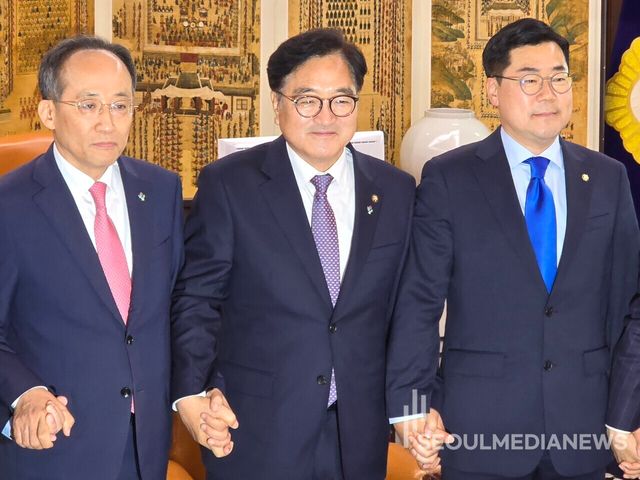 우원식 국회의장의 중재로 회동하는 여야 원내대표