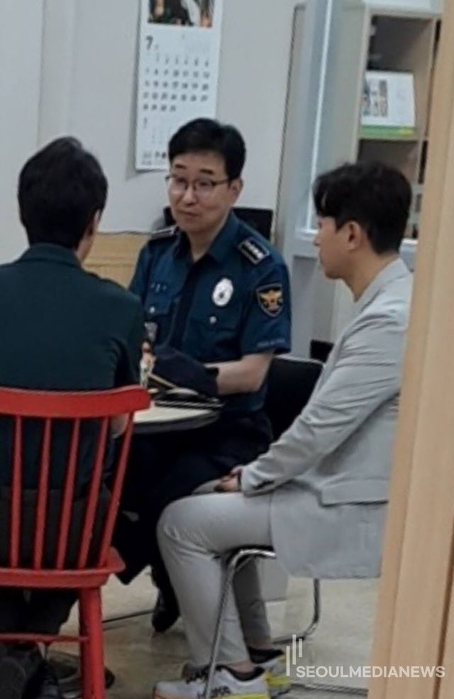 오동욱 부산 동부경찰서장은 15일 오전 관내에서 발생한 사건과 관련해 이날 오전 부상을 입은 출동 경찰관들이 이송된 부산 동구 소재 세일병원을 위문차 방문했다. ⓒ독자 제공