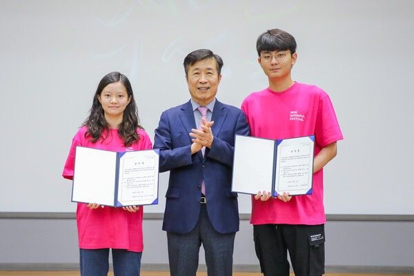 서초구(구청장 전성수)가 지난 21일 서리풀페스티벌 청년봉사단으로 활동하며 함께 성장해갈 ‘제1기 서리풀 러너스’ 발대식을 개최했다 ⓒ서초구청