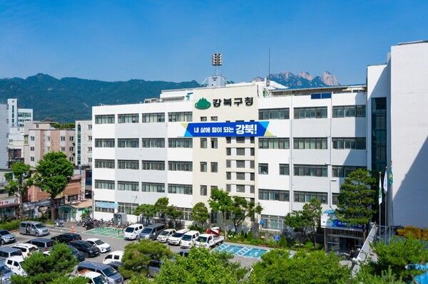 강북구(구청장 이순희)는 주민들이 안전하고 쾌적한 설 명절을 보낼 수 있도록, 설 연휴 기간인 1월24일부터 30일까지 교통 취약 지역에서 불법 주ㆍ정차 단속을 강화한다고 밝혔다 (사진=강북구청)