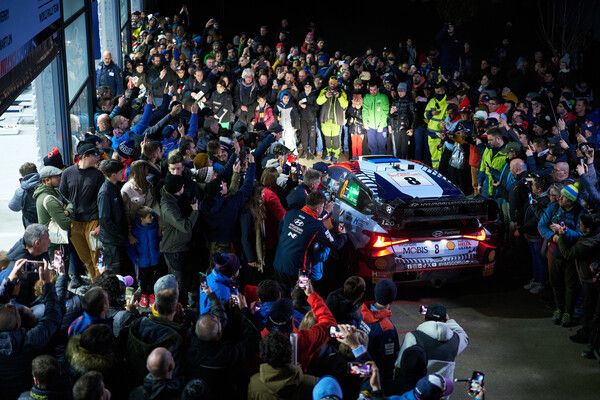 현대의 티에리 뉴빌이 2024 WRC 개막전 몬테카를로 랠리에서 리더로 부상했다. 사진=현대모터스포트