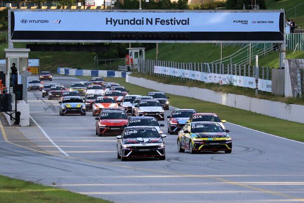 2024 현대 N 페스티벌 아반떼 N2컵 마스터즈 제3전 스타트. 사진=전현철 기자.