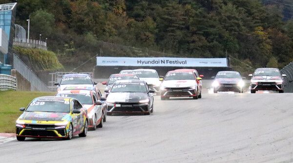 2024 현대 N 페스티벌 아반떼 N2컵 마스터즈 제4전 결선 스타트. 사진=전현철 기자.