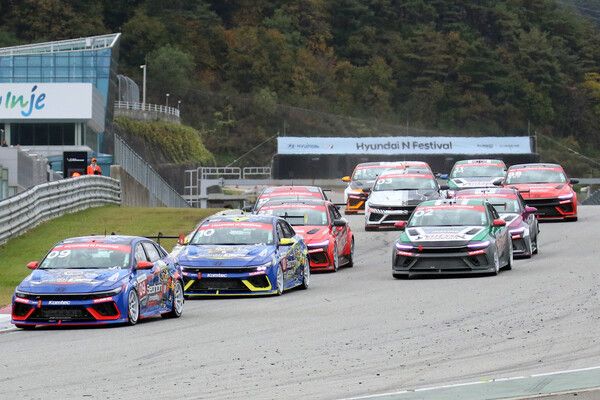 2024 현대 N 페스티벌 제7전 아반떼 N1컵 스타트. 사진=전현철 기자