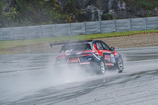 2024 현대 N 페스티벌 아이오닉 5 N eN1 제7전에서 역주하는 박준의. 사진=현대 N 페스티벌.