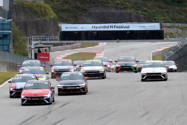 2024 현대 N 페스티벌 아반떼 N2컵 챌린지 결승 스타트. 사진=전현철 기자.