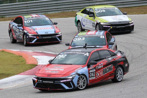 2024 현대 N 페스티벌 아반떼 N2컵 챌린지에서 접전을 벌이는 전보민(92), 문형식(93), 제네치스(101), 고성욱(005). 사진=전현철 기자
