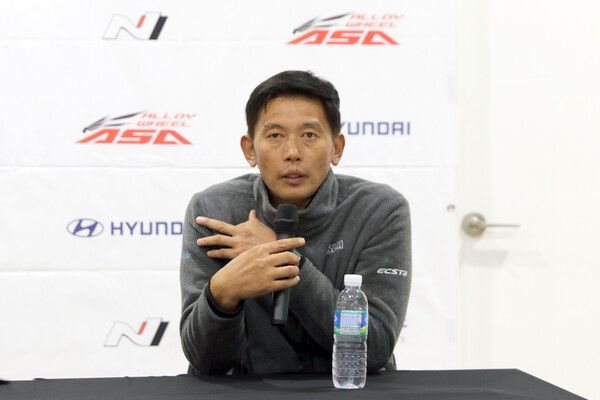 2024 현대 N 페스티벌 아이오닉 5N eN1컵 제8전 우승팀인 금호 SL 모터스포트 신영학 감독. 사진=전현철 기자.