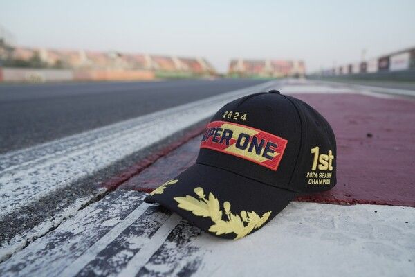 2024 시즌 슈퍼6000 클래스 챔피언 모자가 무신사에서 한정 판매된다.