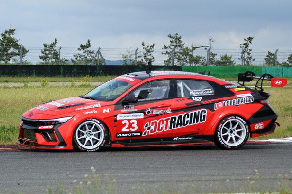 2024 현대 N 페스티벌 6라운드 아반떼 N1컵 제8전에서 선두로 달리는 김규민. 사진=전현철 기자.