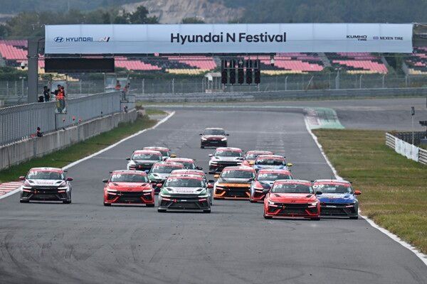 현대 N 페스티벌 아반떼 N1컵 스타트 장면. 사진=현대 N 페스티벌
