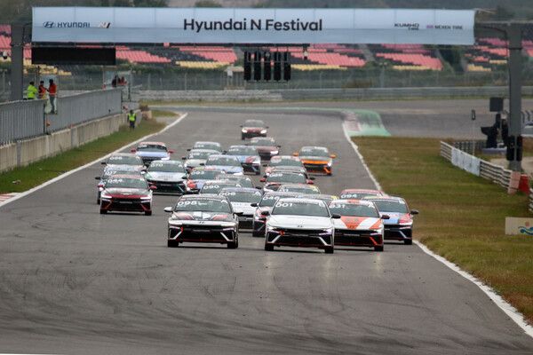 2024 현대 N 페스티벌 6라운드 아반떼&nbsp;N2컵 최종전 결승 스타트. 사진=전현철 기자.